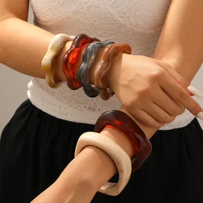 Hot Selling Irregular Amber Colors Bangle Exaggerate Bangle Bracelet Multi Styles Resin Bangles for Women