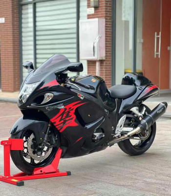 The Old Model Is Used for Suzuki High-speed Racing Motorcycles