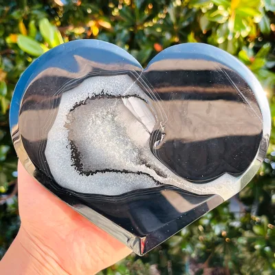Natural High Quality Black Agate Heart Crystal Geode Cluster Palm Stone Hearts Shaped for Home Decoration and Gift