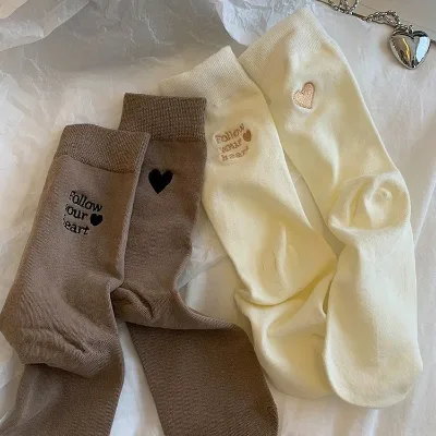 Wholesale Women Anti-Bacterial Anti-Slip Mid-Calf Crew Socks Embroidered Heart Custom Daily Autumn Cotton Socks