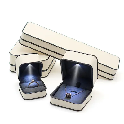 Hot Sale Custom Logo Size LED Light PU Leather/Flannel Recyclable Modern Jewelry Storage Display Case for Rings Bracelets