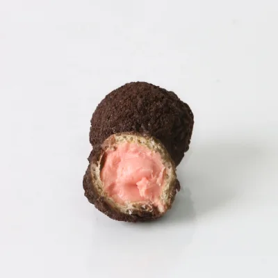 Wholesale Strawberry Yogurt Flavor Chocolate Cookie Ball Chinese Snack With Cream Filling Biscuit Fruit Egg Pattern Solid Food