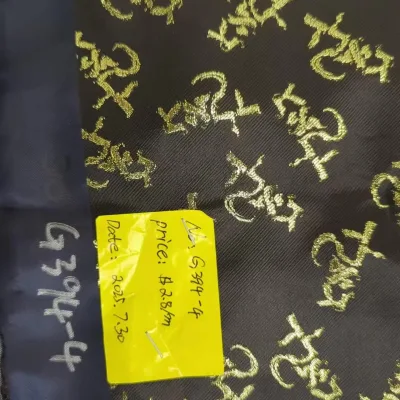 100% Polyester Jacquard Fabric with Customized Lining Woven Yarn Dyed Pattern Lightweight Breathable Feature