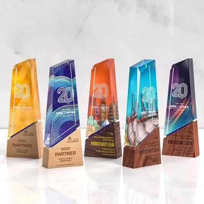 Customized High-definition Color Printed Crystal Trophy Wooden Base for Personal Honor Award Commemoration