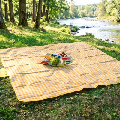 All Seasons Durable Foldable Portable Acrylic Fabric Thick Dual Layers Waterproof Foam Core Compact Easy Folding Camping Blanket