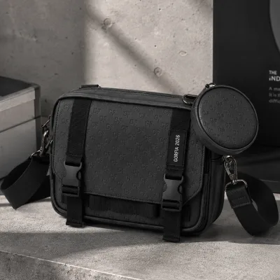 Men Crossbody Backpack Casual Messenger Bag PU Leather Shoulder Bag Multi Pocket Daily Travel Bag with Adjustable Strap OEM ODM
