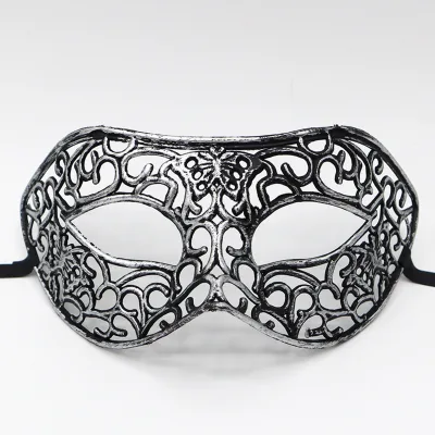 Elegant Black Gothic-Style Masquerade Mask with Intricate Patterns for Parties and Holidays