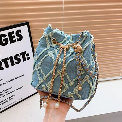 New Fashion Ladies Handbag Pearl Tassel Fringed Denim Bucket Bag with Chains Cool Drawstring & Phone Pockets for Winter & Autumn