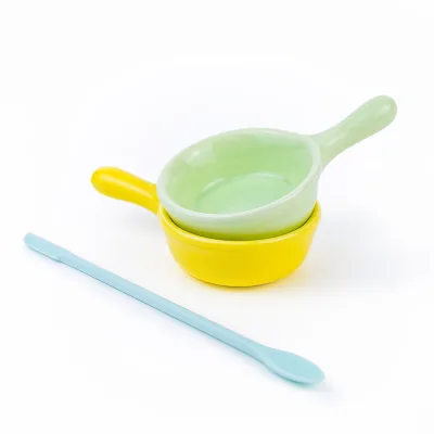 Reptile feeding tools: ceramic fruit puree bowl and silicone fruit puree soft-tipped spoon for bearded geckos
