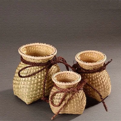 Hand-Woven Bamboo Basket Sturdy Eco-friendly Wall Hanging Basket for Fishing Tea Picking Bamboo Woven Basket with Rope