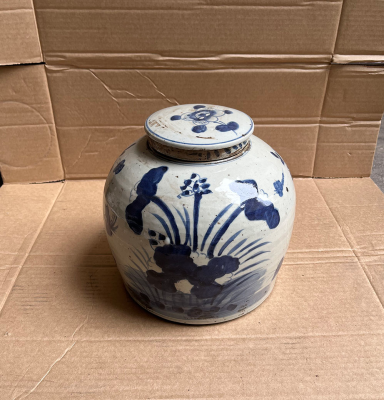 Round Ceramic Pot Home Decoration Hand-painted with Blue and White Floral Patterns Antique Ceramic Jars