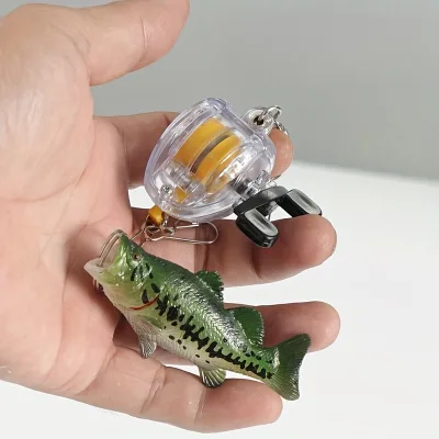 Wholesale 3 Head Retractable Fishing Reel Style Keychain with 3D Fish Mini Fishing Lure Keychain Realistic Bass Fish Charm