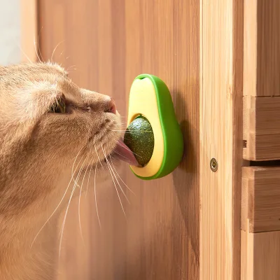 Free Sample New Arrival Pet Toy Can Be Rotated Fun Self-hey Catnip Play Cat Toy Avocado Shape Catnip Ball Cat Toys