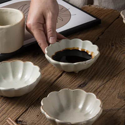 Household Flower-shaped Small Dishes Restaurant Stoneware Retro Style Seasoning Dishes Wholesale Soy Sauce Vinegar Dishes