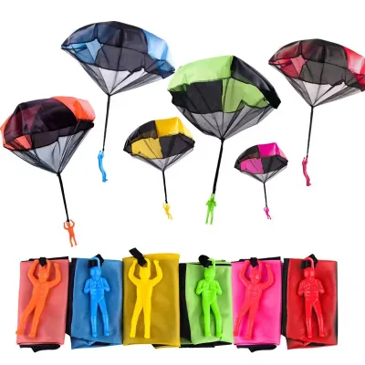 Hot Selling Mini Hand Throwing Parachute Outdoor Sports Fly Toy Educational Kids Playing Soldier Parachute Toy