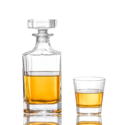 Wholesale Premium Quality 750 ml Plain square Glass Cup & Whisky Decanter