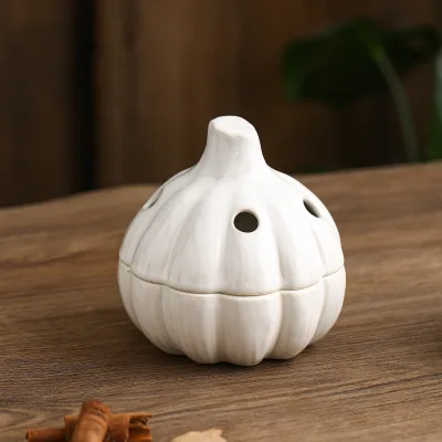 Hollowed Out Ventilated Moisture Proof Design Garlic Shaped Chili Garlic Holder