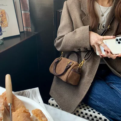 Hot-selling Korean-style Autumn and Winter New Retro Suede Versatile Crossbody Small Bag
