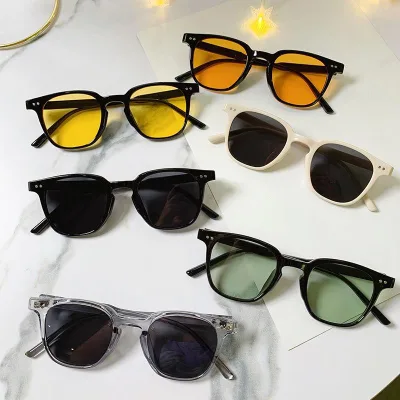 2023 New Fashion Ins Street Racket Sunglasses UV400 Small Frame Optimal for Men Women Drivers Popular for Kids Adults Nail