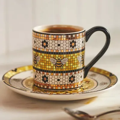 Exquisite Hand Painted Nordic Bee Motif Gold Handle Ceramic Cup Set for Home Decor Tea Coffee Party Daily Use