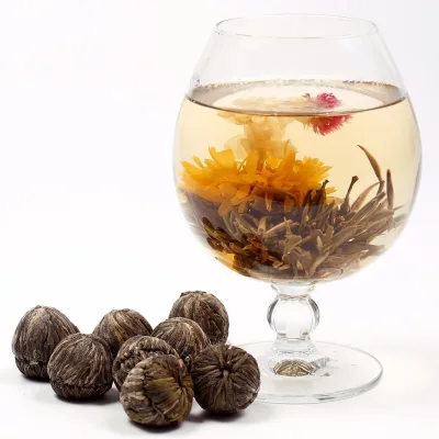 July Hand-Made Chrysanthemum Flower Blooming Tea Dried Edible Flowers for Health and Beauty