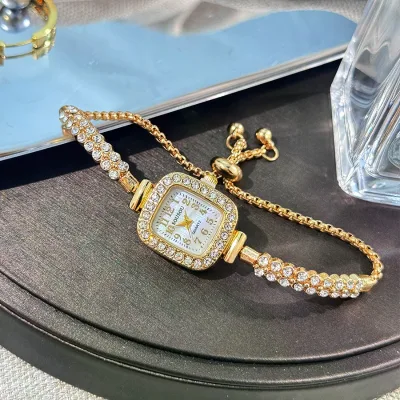The new ladies' small square watch features a double-row diamond bracelet and Arabic numerals fashionable quartz watch