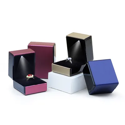 Custom Luxury Modern Recyclable LED Lighting Jewelry Tray Premium Storage Box Brushed Leather Customizable Rings Necklaces