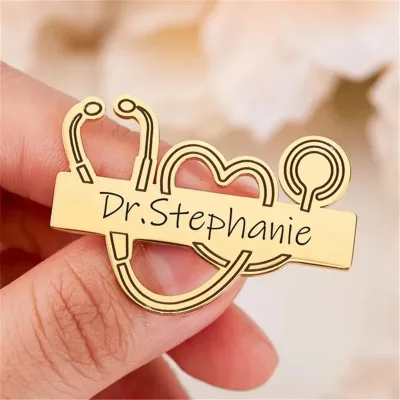 Personalized Stethoscope Lapel Pin Brooch Custom Logo Name Engraved Brass Bronze Iron Aluminum Badge Souvenir for Doctors Nurses