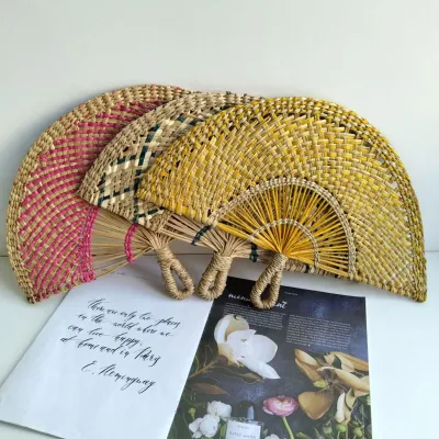 Wholesale Hand Crafted Woven Braided Straw Hand Fan Wedding Souvenir Bridesmaids Gifts Seagrass Fans Wedding Home Beach Decor