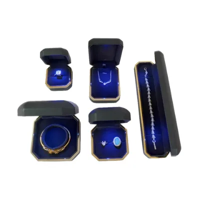 Luxury Square Velvet Ring Case with LED Light for Wedding Proposals or Engagements Made of Crystal and Leather