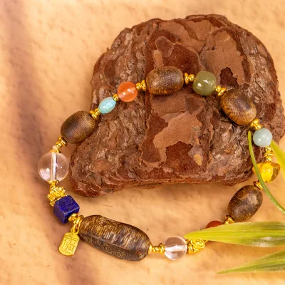 Cost-effective Classic Golden Retro Design Agarwood White Crystal Nan Hong Hetian Jade Beeswax Beaded Charm Bracelet Parties