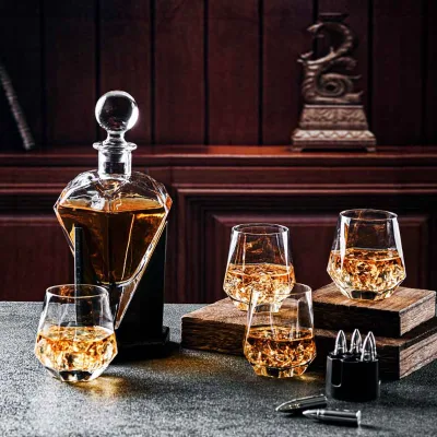 25 oz Lead-Free Diamond Whiskey Decanter with Wood Base 750 ml Glass Household Whiskey Decanter