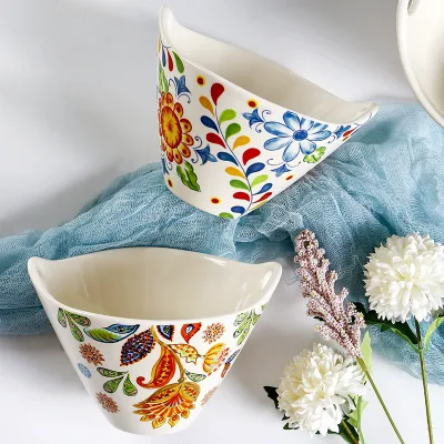 Wholesale Handmade Porcelain Eco-Friendly Noodle Bowl with Flower Pattern Chopsticks Hole Home Chinese Ceramic 350ML Handle