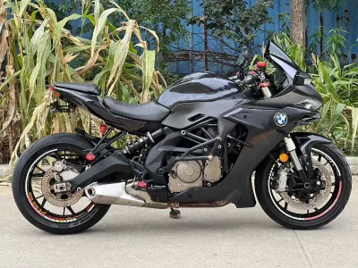 QJ MOTOR SRK600 600cc Racing Sportbikes Top-Tier Look Gasoline Motorbikes Streetbikes in Mint Condition