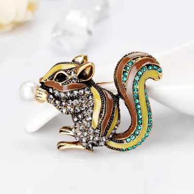 Wholesale Fashionable and Cute Squirrel Brooch with Rhinestone Embellishments Suit Lapel Pins and Safety Pins