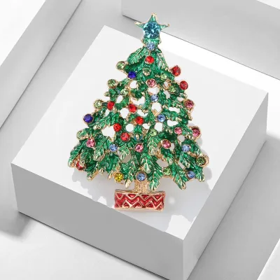 Wholesale Christmas Tree Brooch with Crystal Rhinestones Gold Plated Zinc Alloy Fashion Pin for Holiday Decor Jewelry Gift