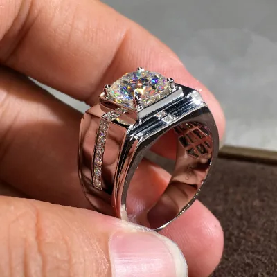 Huitan 2020 New Fashion Silver Color Cubic Zirconia Punk Vintage Crystal Male Ring Jewelry Wedding Ring for Men