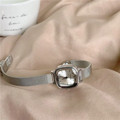 Women's High-End Alloy Cool-Girl Aesthetic Niche Quartz Watch Chronograph with Pointer Dial; Simple Elegant Retro Square Design
