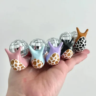 WOWEI Resin Disco Christmas Tree Decoration Disco Ball Shell Disco Snail Hand-sculpted and Painted Clay Snail Figurine