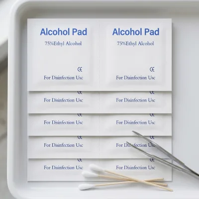 Travel-sized Sterile Alcohol Pads, Portable Sachet Packaging, Emergency Disinfection for Hotel & Travel Use