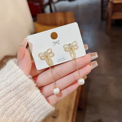 China Yiwu Jewelry Wholesale in Bulk Pearl Pendant Earrings Women Bow Stud Earrings
