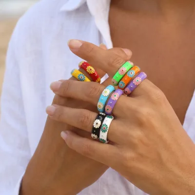 Colorful Enamel Daisy Flower Ring for Women 18K Gold Plated Floral Band Ring Boho Vintage Hand Painted Enamel Rings Jewelry