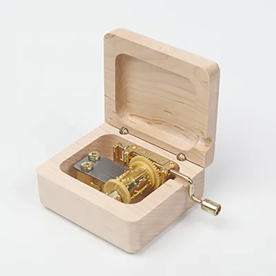 2020 New Idea Wooden Hand Crank Music Box Souvenir Gift