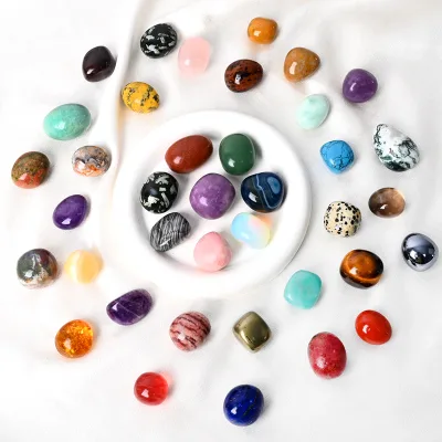 Wholesale High-quality Natural Oval-shaped Crystal Tumble  Stones   for  Decoration