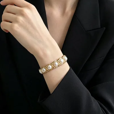 Wholesale of new cross-border fashionable, simple, exquisite and elegant pearl bracelets for women with a niche design sense