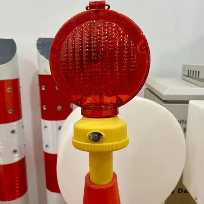 Heavy-Duty Barrier Lighting for Public Safety 12/24 Leds Warning Lights Installed on Road Cone