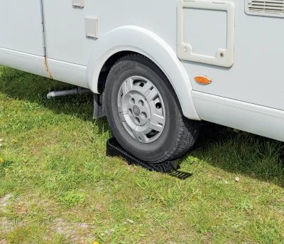 Caravan Wheel Leveling Ramp and Chock Kit Camper Trailer Motorhome Ramps