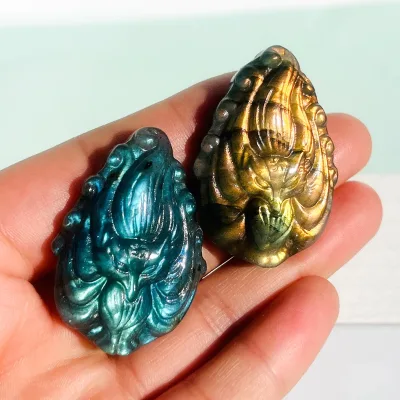 Wholesale Labradorite Nine Tailed Fox Carving Handmade Flat Carved Crystal Fox Sculpture Home Office Desk Decoration Feng Shui