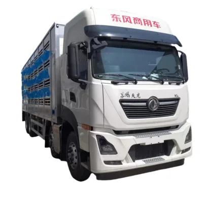 Dongfeng Tianlong front four rear eight livestock and poultry transport truck (insulated truck)