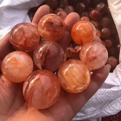 High-quality Natural Crystal Red Glue Flower Ball
